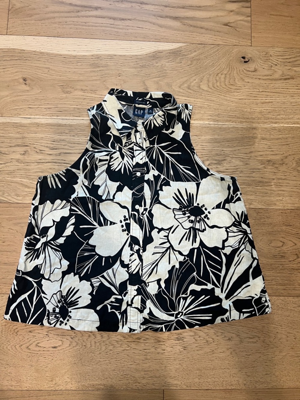 GAP Black & Cream Floral Sleeveless Button-Front Camisole